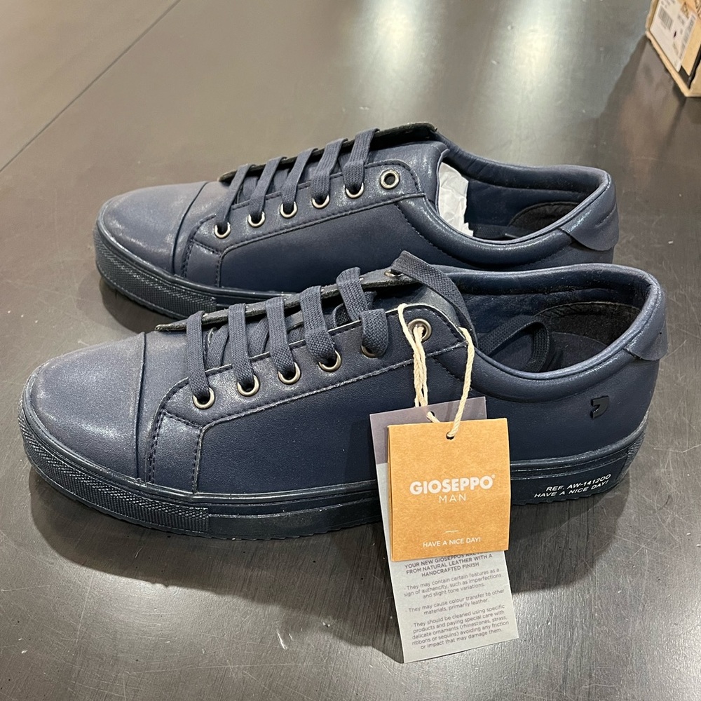 NWT Gioseppo Mens Navy Sneakers